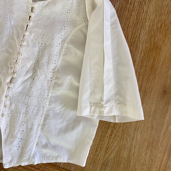 Vintage White Eyelet Button Front Blouse - Picture 5 of 10